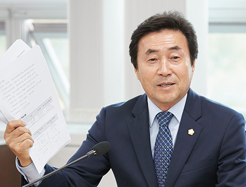 의원 윤환